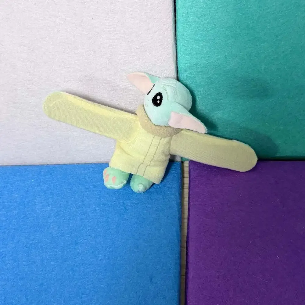 Star Wars The Mandalorian Grogu Plush Slap Bracelet